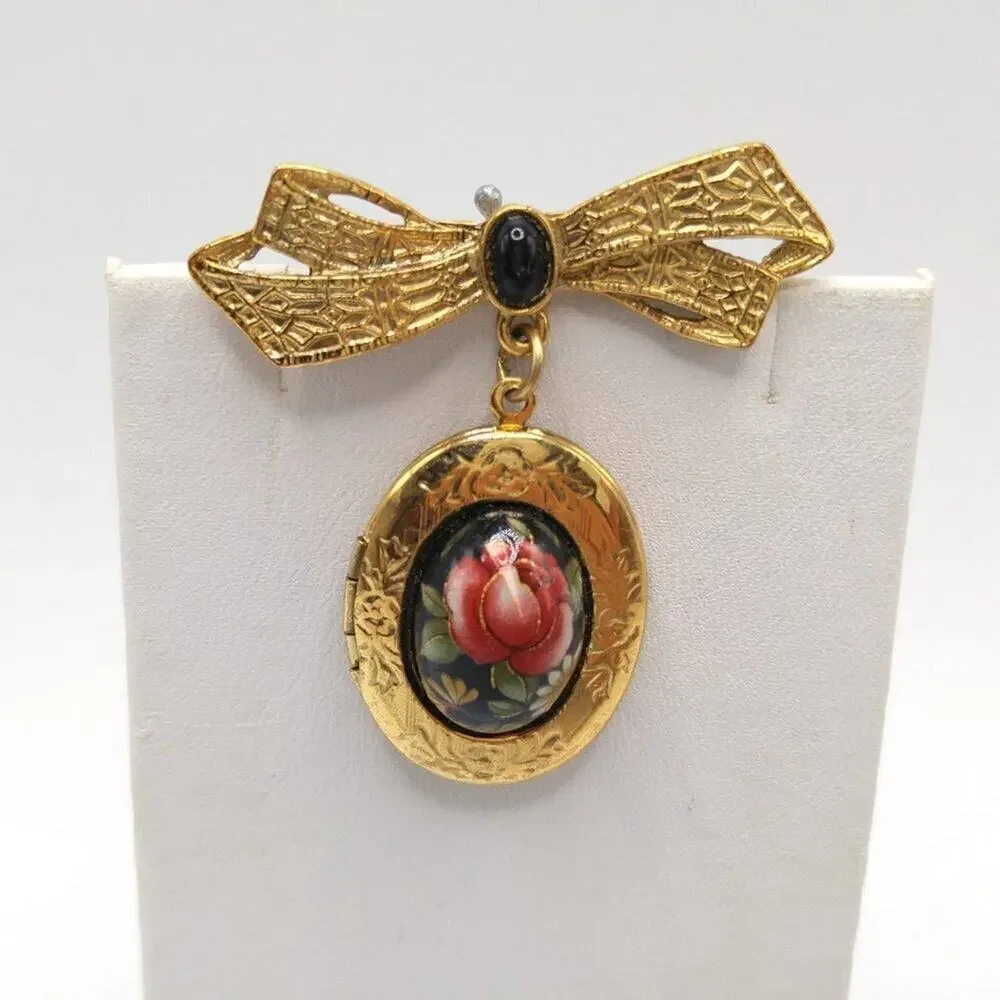 1928 Company Vintage Locket Brooch, Floral Cabochon, Photos 1